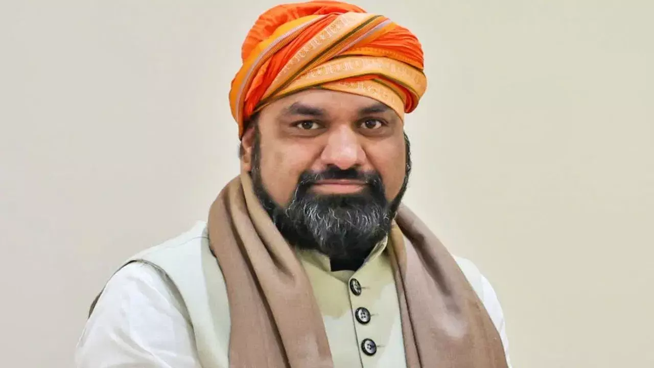 Patna: डिप्टी CM को हटाकर तारापुर से सम्राट चौधरी का नामांकन तय Patna: डिप्टी CM को हटाकर तारापुर से सम्राट चौधरी का नामांकन तय