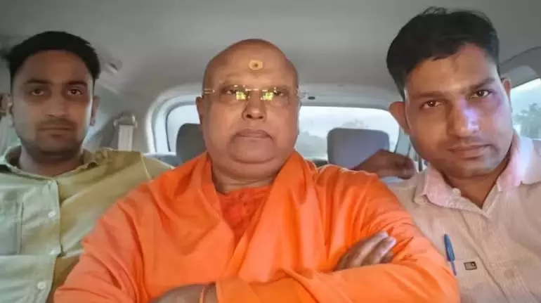 Delhi की अदालत ने चैतन्यानंद की जमानत खारिज की, 16 पीड़ितों का हवाला दिया Delhi की अदालत ने चैतन्यानंद की जमानत खारिज की, 16 पीड़ितों का हवाला दिया