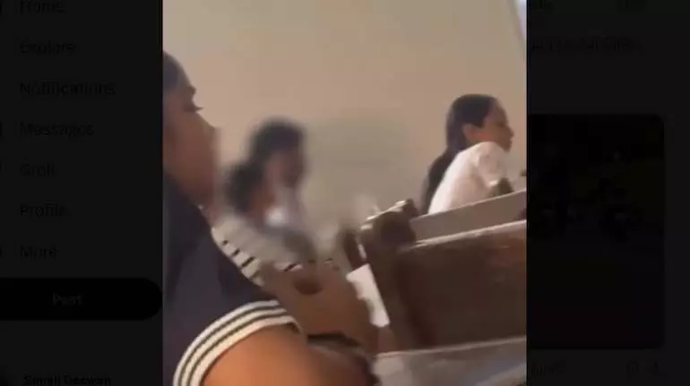 वडोदरा के MSU में कक्षा में चुंबन करते दो छात्रों का वीडियो वायरल वडोदरा के MSU में कक्षा में चुंबन करते दो छात्रों का वीडियो वायरल