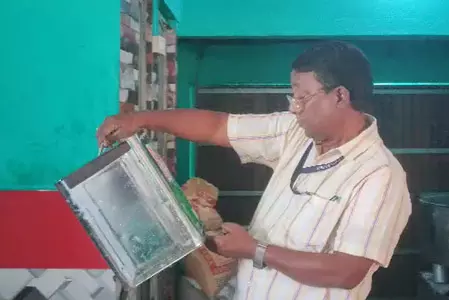 दीपावली से पहले होटलों-दुकानों में छापेमारी, मिलावटी खाद्य पदार्थ किए गए नष्ट दीपावली से पहले होटलों-दुकानों में छापेमारी, मिलावटी खाद्य पदार्थ किए गए नष्ट