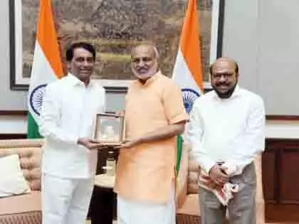 श्री सत्य साईं बाबा की शताब्दी पर उपराष्ट्रपति को भेजा गया निमंत्रण श्री सत्य साईं बाबा की शताब्दी पर उपराष्ट्रपति को भेजा गया निमंत्रण