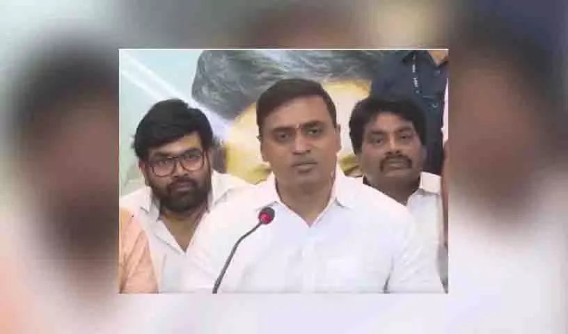 3,200 करोड़ रुपये के शराब घोटाले में SIT ने YSRCP सांसद से जुड़े घरों की तलाशी ली 3,200 करोड़ रुपये के शराब घोटाले में SIT ने YSRCP सांसद से जुड़े घरों की तलाशी ली