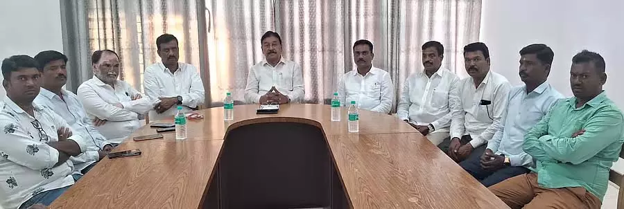 बौद्ध सम्मेलन; बड़ी संख्या में प्रतिभागी बौद्ध सम्मेलन; बड़ी संख्या में प्रतिभागी