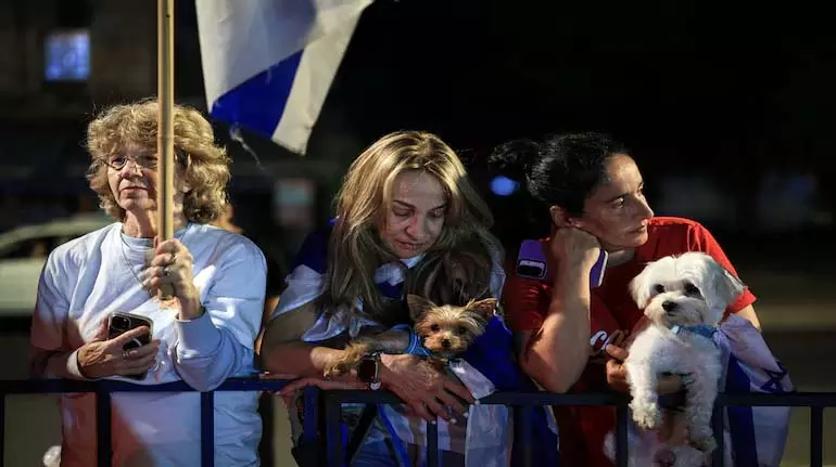 Gaza युद्धविराम की व्याख्या: क्या रुका, क्या नहीं, और यह क्यों नाजुक है Gaza युद्धविराम की व्याख्या: क्या रुका, क्या नहीं, और यह क्यों नाजुक है