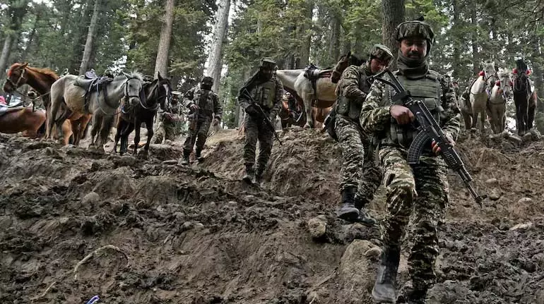 पश्चिमी कमांडर ने आसन्न खतरे की चेतावनी दी पश्चिमी कमांडर ने आसन्न खतरे की चेतावनी दी