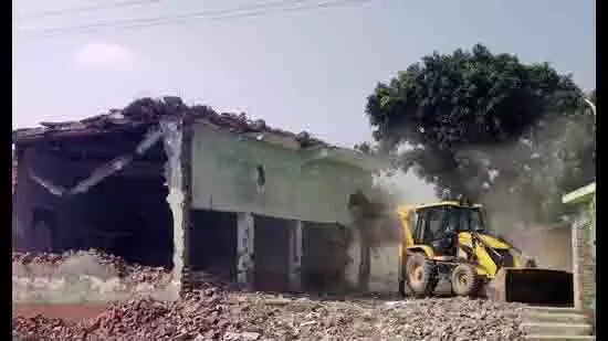 Sambhal: पार्क की जमीन पर अवैध रूप से बनी 30 साल पुरानी मस्जिद ढहाई गई Sambhal: पार्क की जमीन पर अवैध रूप से बनी 30 साल पुरानी मस्जिद ढहाई गई