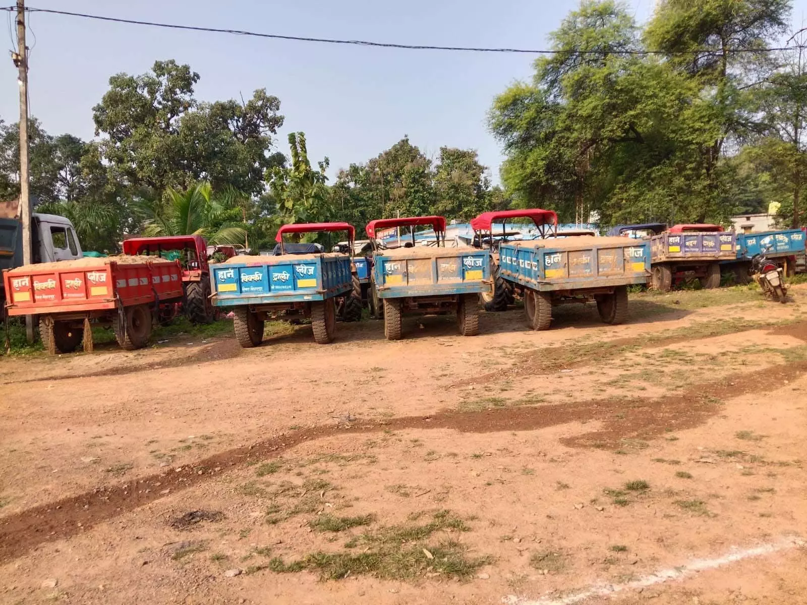 बिलासपुर में अवैध खनन पर बड़ी कार्रवाई, 11 वाहन जब्त बिलासपुर में अवैध खनन पर बड़ी कार्रवाई, 11 वाहन जब्त
