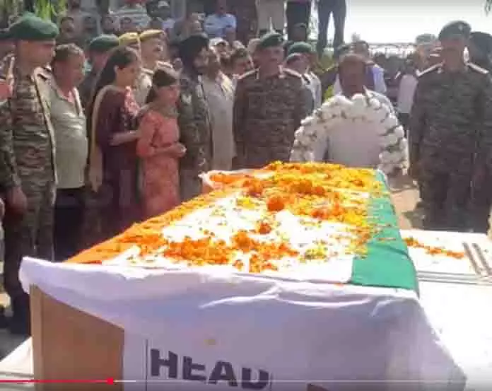 अरनिया के सैनिक की Ladakh में मौत, पूरे सैन्य सम्मान के साथ अंतिम संस्कार अरनिया के सैनिक की Ladakh में मौत, पूरे सैन्य सम्मान के साथ अंतिम संस्कार