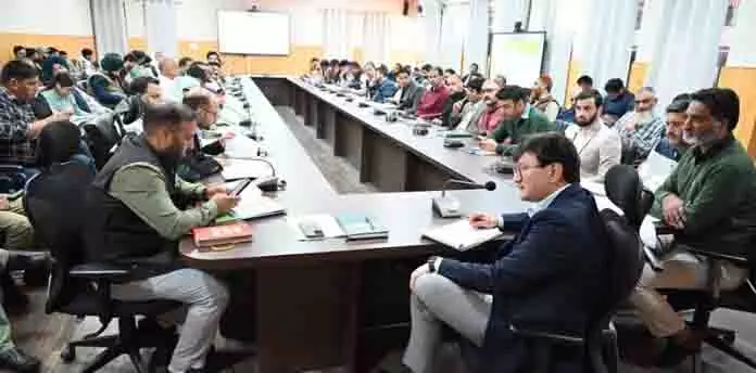 DC Baramulla ने विकास कार्यों की प्रगति की समीक्षा की DC Baramulla ने विकास कार्यों की प्रगति की समीक्षा की