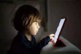 अत्यधिक Screen- Time से सिर्फ आँखें नहीं, पूरा शरीर प्रभावित!” अत्यधिक Screen- Time से सिर्फ आँखें नहीं, पूरा शरीर प्रभावित!”