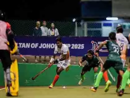 सुल्तान Johor Cup: भारत ने पाकिस्तान के खिलाफ रोमांचक 3-3 से ड्रॉ खेला सुल्तान Johor Cup: भारत ने पाकिस्तान के खिलाफ रोमांचक 3-3 से ड्रॉ खेला