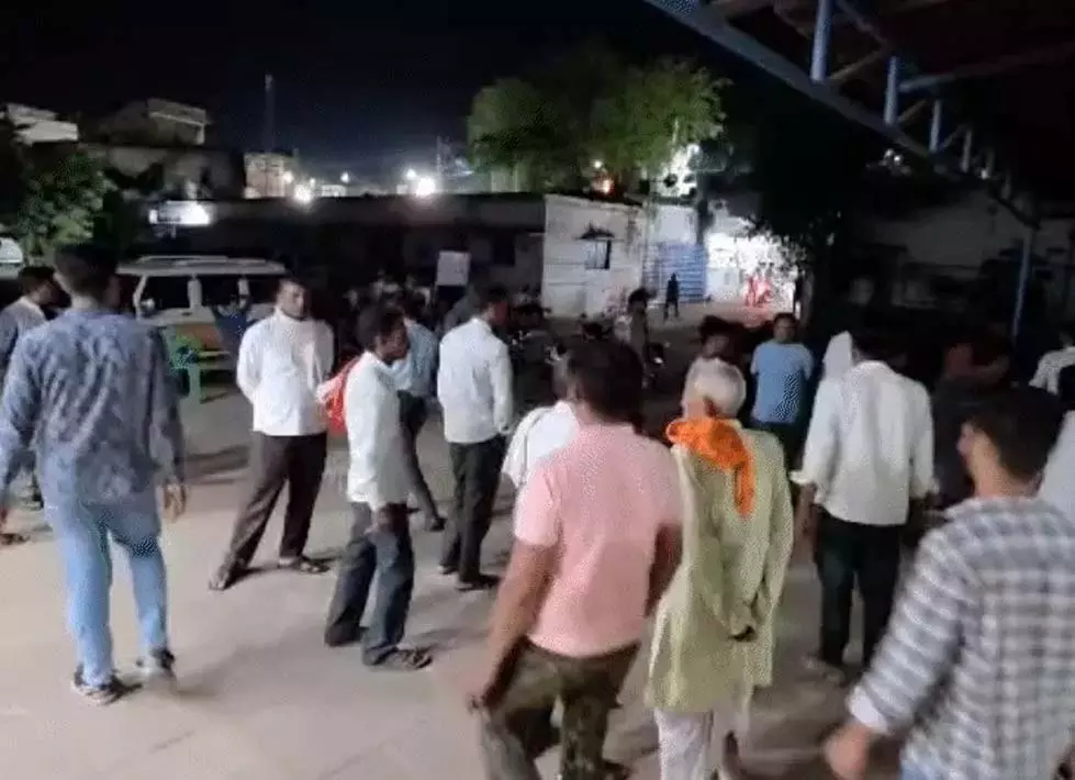 BREAKING: स्कूल से सस्पेंड हुए छात्र ने लगाई फांसी, परिजन सदमें में BREAKING: स्कूल से सस्पेंड हुए छात्र ने लगाई फांसी, परिजन सदमें में