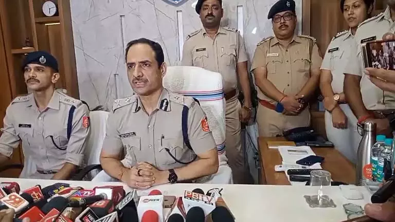 Durgapur घटना पर पुलिस आयुक्त की बड़ी टिप्पणी Durgapur घटना पर पुलिस आयुक्त की बड़ी टिप्पणी