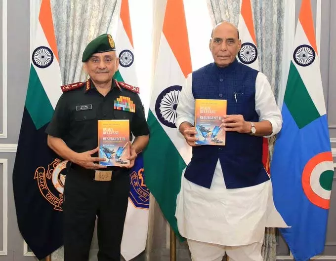 रक्षा मंत्री ने CDS की पुस्तक Ready, Relevant and Resurgent II जारी की रक्षा मंत्री ने CDS की पुस्तक Ready, Relevant and Resurgent II जारी की