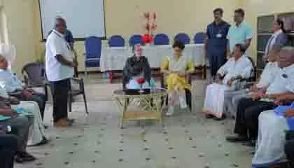 Priyanka Gandhi ने वायनाड कॉफी उत्पादकों की विशेषज्ञता की प्रशंसा की Priyanka Gandhi ने वायनाड कॉफी उत्पादकों की विशेषज्ञता की प्रशंसा की