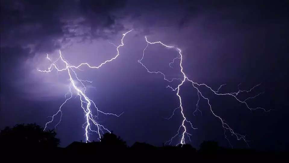 झमाझम बारिश से गर्मी से राहत, मौसम विभाग ने दी भारी बारिश की चेतावनी झमाझम बारिश से गर्मी से राहत, मौसम विभाग ने दी भारी बारिश की चेतावनी