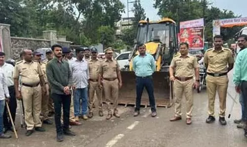Notorious gangster टीपू पठान और 12 अन्य पर जबरन वसूली का मामला दर्ज