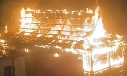 Shimla: आग की लपटों में समाया नया जारू नाग मंदिर Shimla: आग की लपटों में समाया नया जारू नाग मंदिर