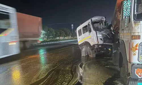 Ajmer: एम्बुलेंस और ट्रेलर की टक्कर में दो की मौत Ajmer: एम्बुलेंस और ट्रेलर की टक्कर में दो की मौत