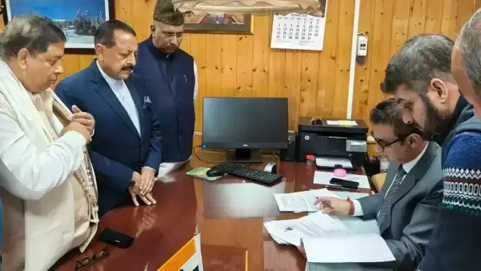 Srinagar: भाजपा अध्यक्ष ने राज्यसभा उम्मीदवार के रूप में नामांकन भरा
