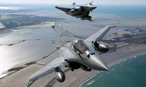 New Delhi: राफेल से आगे बढ़ेगा भारत का एयरफोर्स पावर, F-4 जेट्स डील नजदीक New Delhi: राफेल से आगे बढ़ेगा भारत का एयरफोर्स पावर, F-4 जेट्स डील नजदीक