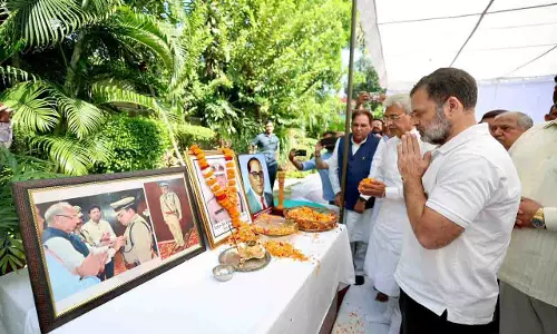 IPS सुसाइड केस में जांच तेज, परिवार से मिले राहुल गांधी