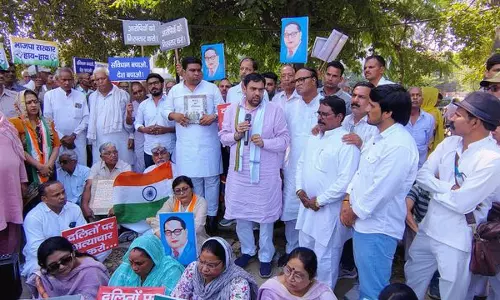 Congress, बसपा ने रेवाड़ी, झज्जर में विरोध मार्च निकाला Congress, बसपा ने रेवाड़ी, झज्जर में विरोध मार्च निकाला