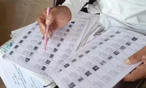 Rewa: मध्य प्रदेश में वोटर लिस्ट की सफाई, SIR में नाम कटने का खतरा Rewa: मध्य प्रदेश में वोटर लिस्ट की सफाई, SIR में नाम कटने का खतरा