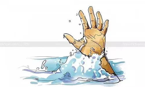 Bengaluru : झील में डूबने से लड़के की दुखद मौत Bengaluru : झील में डूबने से लड़के की दुखद मौत
