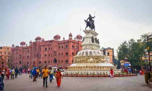 त्योहारी सीजन से पहले पुलिस, BSF ने अमृतसर में सुरक्षा बढ़ाई त्योहारी सीजन से पहले पुलिस, BSF ने अमृतसर में सुरक्षा बढ़ाई
