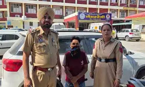 Moga police ने किशोरी को नशे की गिरफ्त से बचाया, नशा मुक्ति केंद्र में भर्ती कराया Moga police ने किशोरी को नशे की गिरफ्त से बचाया, नशा मुक्ति केंद्र में भर्ती कराया