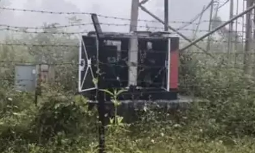 नक्सलियों ने मोबाइल टावर फूंका, तीन दिनों में ऐसी दूसरी वारदात नक्सलियों ने मोबाइल टावर फूंका, तीन दिनों में ऐसी दूसरी वारदात