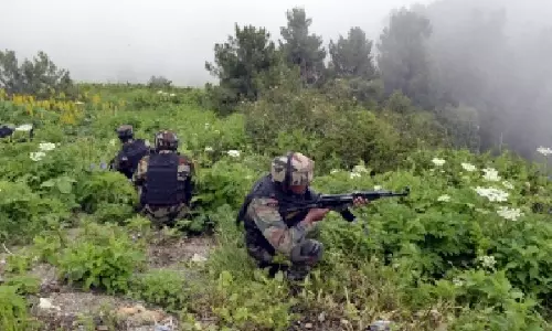 Kupwara में सेना की कार्रवाई सफल, दो आतंकवादी मार गिराए गए Kupwara में सेना की कार्रवाई सफल, दो आतंकवादी मार गिराए गए