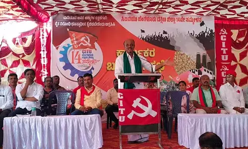 असंगठित क्षेत्र के श्रमिकों को भी पीएफ, पेंशन सुविधाएं प्रदान करें: Meenakshi Sundaram असंगठित क्षेत्र के श्रमिकों को भी पीएफ, पेंशन सुविधाएं प्रदान करें: Meenakshi Sundaram