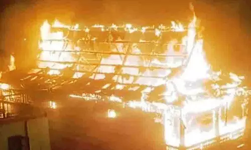 Shimla के रामपुर में आग से मंदिर नष्ट