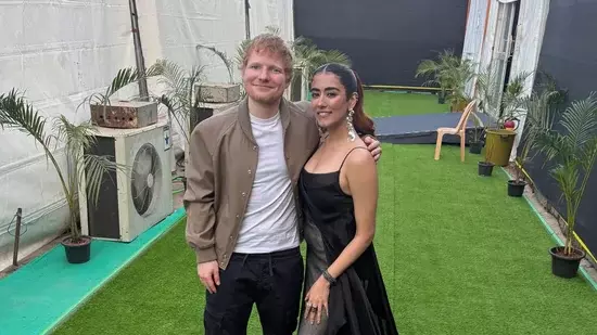 Jonita Gandhi ने हिंदी रीमिक्स के लिए एड शीरन के साथ सहयोग किया Jonita Gandhi ने हिंदी रीमिक्स के लिए एड शीरन के साथ सहयोग किया