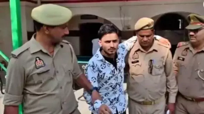 Lucknow: सीएम योगी को लेकर ऑनलाइन पोस्ट, युवक सऊदी अरब से पकड़ा गया Lucknow: सीएम योगी को लेकर ऑनलाइन पोस्ट, युवक सऊदी अरब से पकड़ा गया