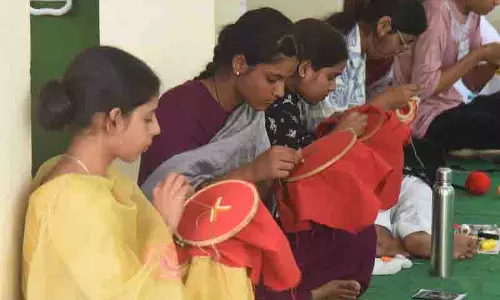 Ludhiana: फुलकारी से परांदे तक, युवा उत्सव में राज्य की लोक विरासत जीवंत Ludhiana: फुलकारी से परांदे तक, युवा उत्सव में राज्य की लोक विरासत जीवंत