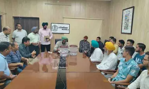 Ludhiana: छात्रों और अभिभावकों ने पर्यावरण अनुकूल दिवाली मनाने और पटाखे न जलाने की शपथ ली