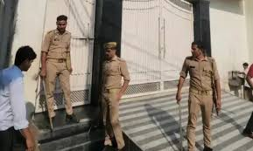 Sambhal: मीट कारोबारियों पर आईटी विभाग की रेड, जांच जारी