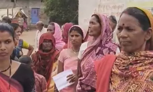 Jabalpur: मोहगाँव सिंगारपुर में महिलाओं ने शराबबंदी के लिए कदम उठाया Jabalpur: मोहगाँव सिंगारपुर में महिलाओं ने शराबबंदी के लिए कदम उठाया
