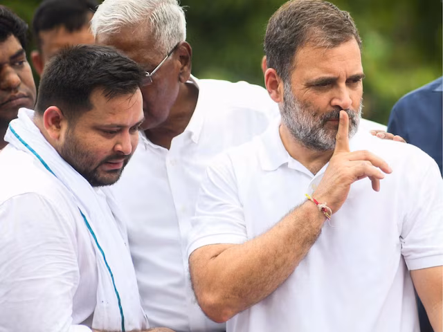 Patna: सीट बंटवारे को लेकर तेजस्वी-कांग्रेस में तनाव Patna: सीट बंटवारे को लेकर तेजस्वी-कांग्रेस में तनाव