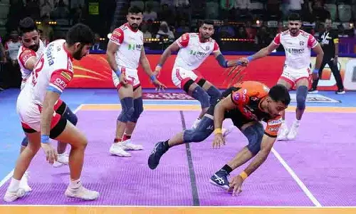 प्रो कबड्डी लीग में गुमान सिंह के शानदार प्रदर्शन से UP योद्धा ने यू मुंबा को 40-24 से हराया प्रो कबड्डी लीग में गुमान सिंह के शानदार प्रदर्शन से UP योद्धा ने यू मुंबा को 40-24 से हराया