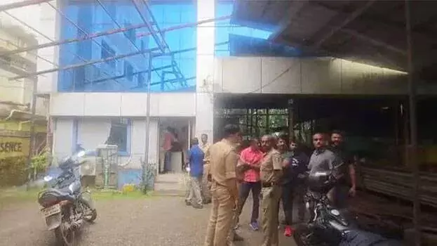 Kerala: अलाप्पुझा करंट हादसे के बाद केएसईबी पर ली गई सख्त कार्रवाई Kerala: अलाप्पुझा करंट हादसे के बाद केएसईबी पर ली गई सख्त कार्रवाई