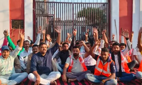 Bareilly: धरने की कार्रवाई सुबह से शाम तक चली, सफाईकर्मी लौटे