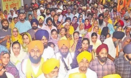 Bareilly: शहीदी शताब्दी पर जागृति यात्रा का जोरदार स्वागत, श्रद्धालुओं की भीड़ उमड़ी Bareilly: शहीदी शताब्दी पर जागृति यात्रा का जोरदार स्वागत, श्रद्धालुओं की भीड़ उमड़ी