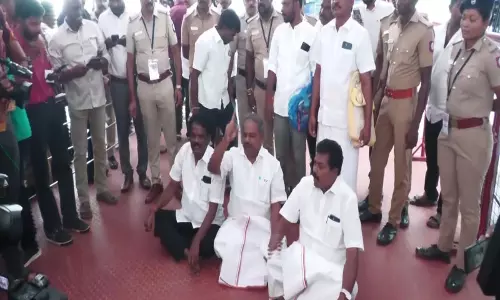 PMK विधायकों ने तमिलनाडु विधानसभा के बाहर किया प्रदर्शन, सीटों के उचित आवंटन की मांग