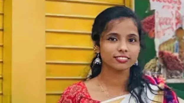 Kerala: नियमित सिरदर्द के इलाज में व्यस्त 25 वर्षीय सौम्या क्रस्टा की संदिग्ध मौत Kerala: नियमित सिरदर्द के इलाज में व्यस्त 25 वर्षीय सौम्या क्रस्टा की संदिग्ध मौत