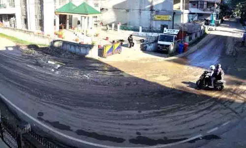 Himachal: हीरा नगर चौक यात्रियों के लिए दुःस्वप्न Himachal: हीरा नगर चौक यात्रियों के लिए दुःस्वप्न
