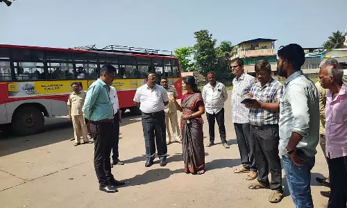 Alnavar : प्रबंध निदेशक ने बस स्टैंड की साफ-सफाई बनाए रखने के निर्देश दिए
